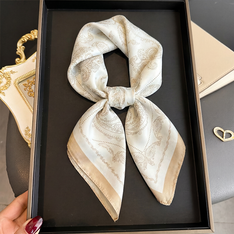 ヴィンテージベージュペイズリープリントスクエアスカーフサテン - Face Scarf Mask のレビューと価格