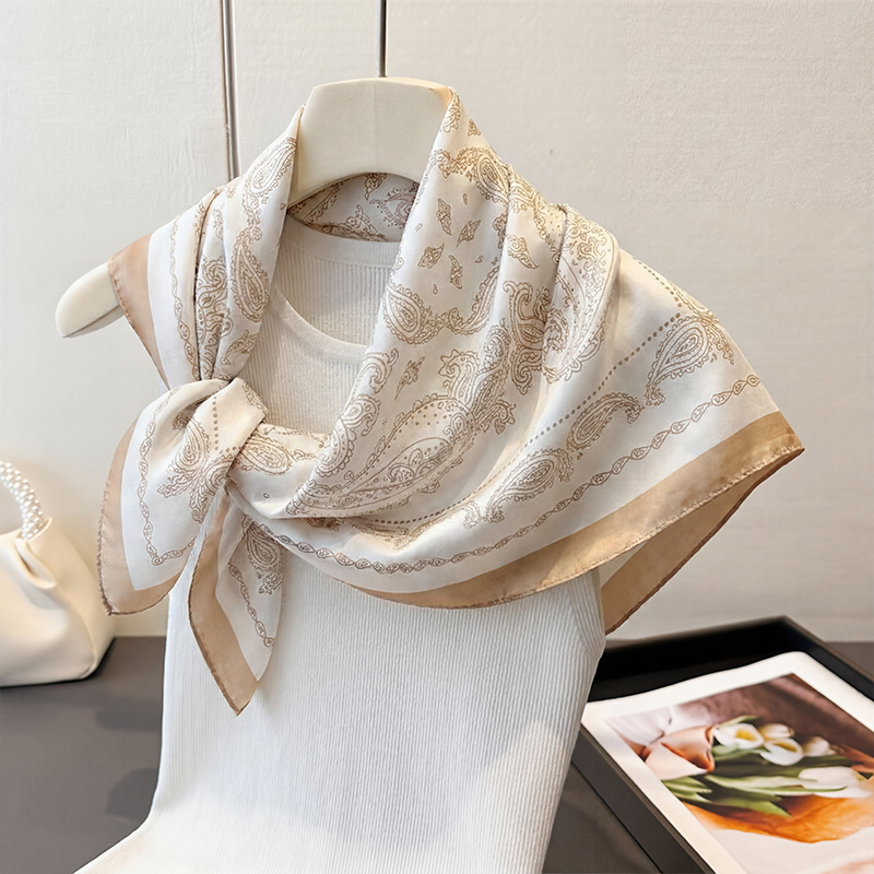 ヴィンテージベージュペイズリープリントスクエアスカーフサテン - Face Scarf Mask のレビューと価格